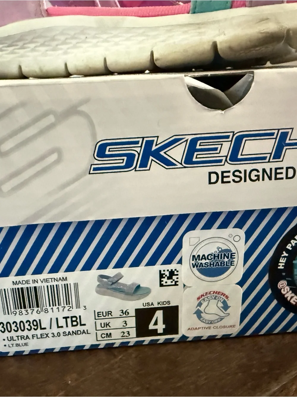 Skechers bright pink